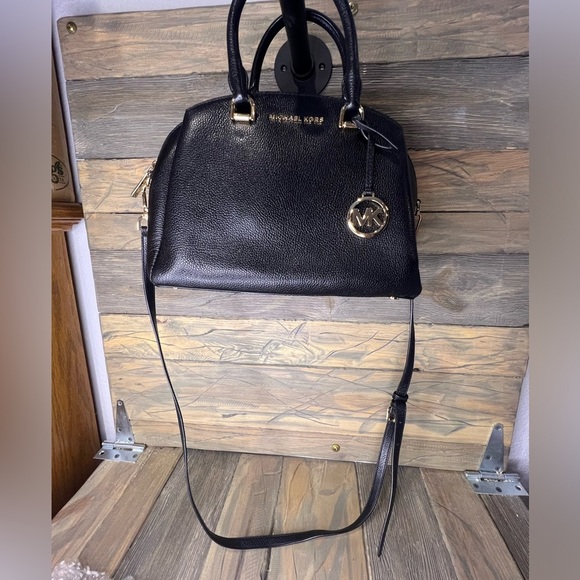 BIN047.2 LIKE NEW Michael Kors MK Logo Gold Charm Black Pebble Leather Satchel - Picture 3 of 10